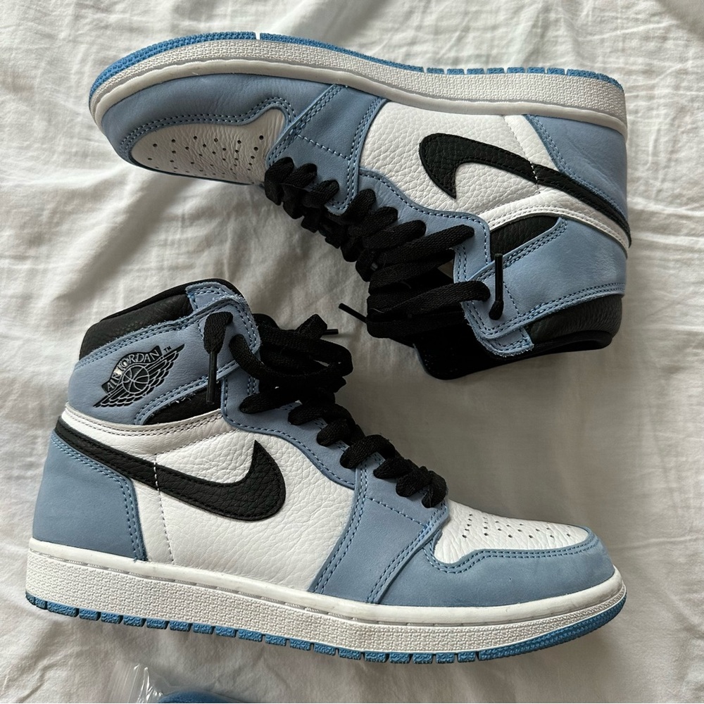North Carolina baby blue white Jordan’s size 8.5 women’s